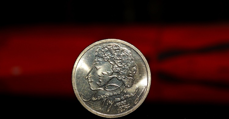 Заговор на серебряную монету из фильма Гадалка